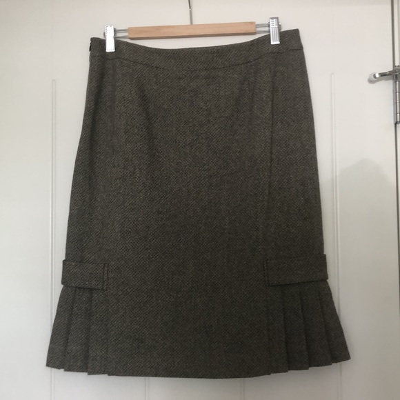 Banana Republic Pencil skirt - Picture 2 of 4